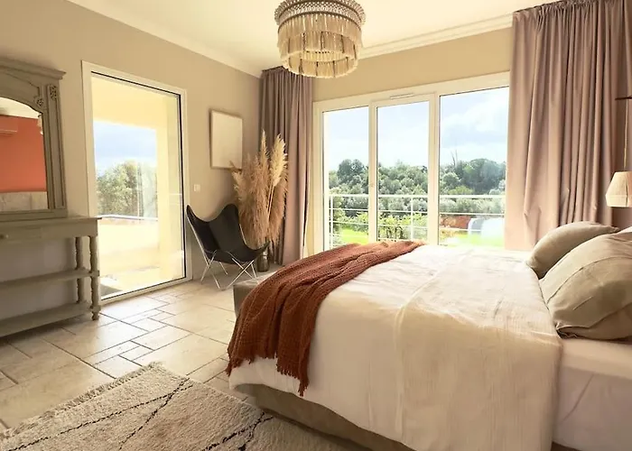 Villaserenita Piscine Chauffee, Jacuzzi, Petanque Ajaccio (Corsica)