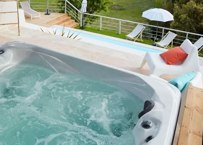 Villaserenita Piscine Chauffee, Jacuzzi, Petanque