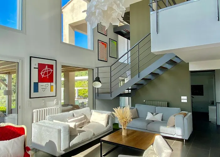 Villaserenita Piscine Chauffee, Jacuzzi, Petanque Villa *