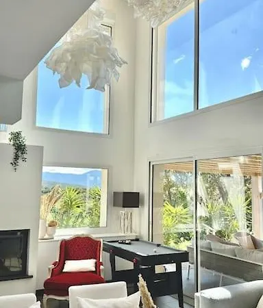 Villaserenita Piscine Chauffee, Jacuzzi, Petanque Villa *