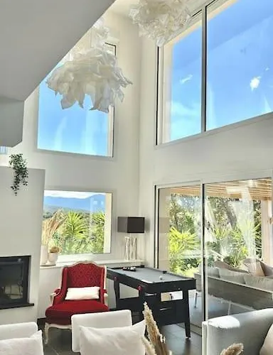 Villaserenita Piscine Chauffee, Jacuzzi, Petanque Villa *